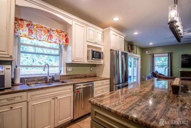 3 Matano Court, Monroe, NJ 08831