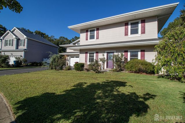 3 Matano Court, Monroe, NJ 08831