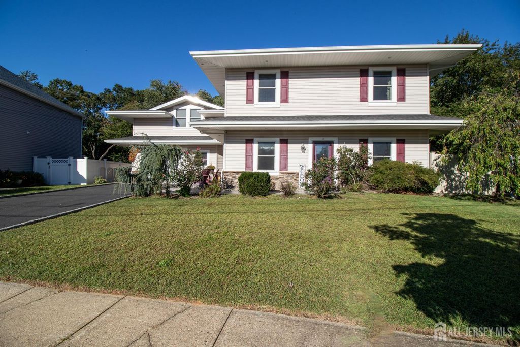 3 Matano Court, Monroe, NJ 08831
