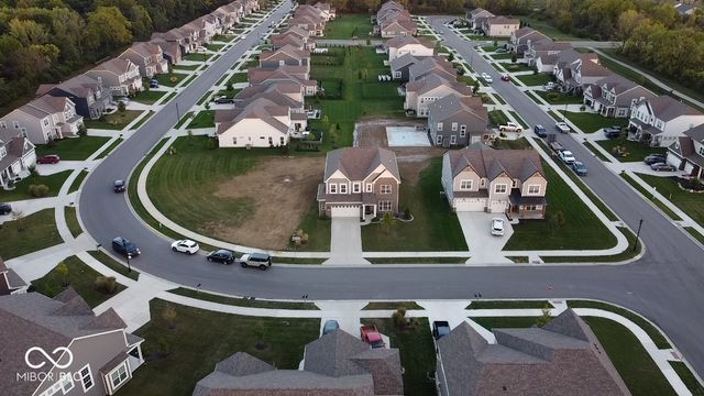 8433 Hidden Meadow Pass, Mccordsville, IN 46055