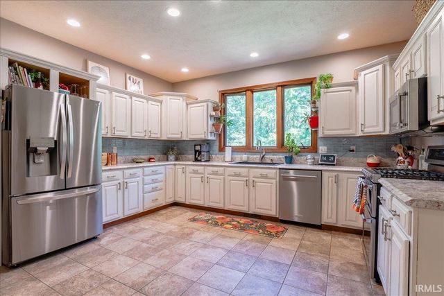 8201 Whitetail Trail, Evansville, IN 47711
