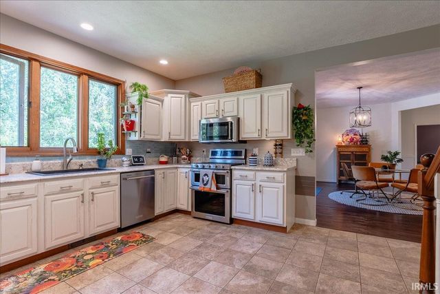 8201 Whitetail Trail, Evansville, IN 47711
