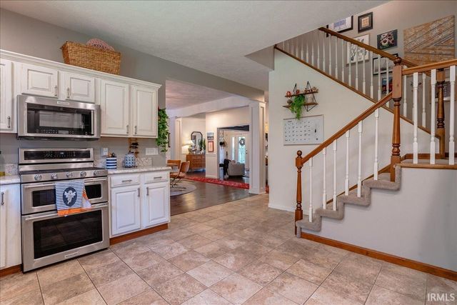 8201 Whitetail Trail, Evansville, IN 47711