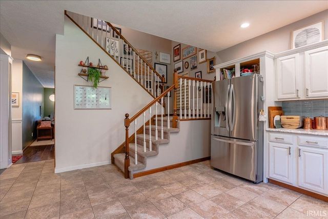 8201 Whitetail Trail, Evansville, IN 47711