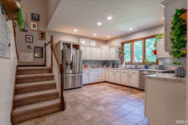 8201 Whitetail Trail, Evansville, IN 47711