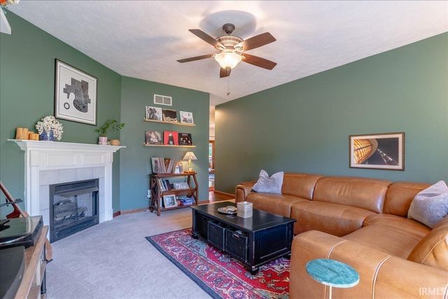 8201 Whitetail Trail, Evansville, IN 47711