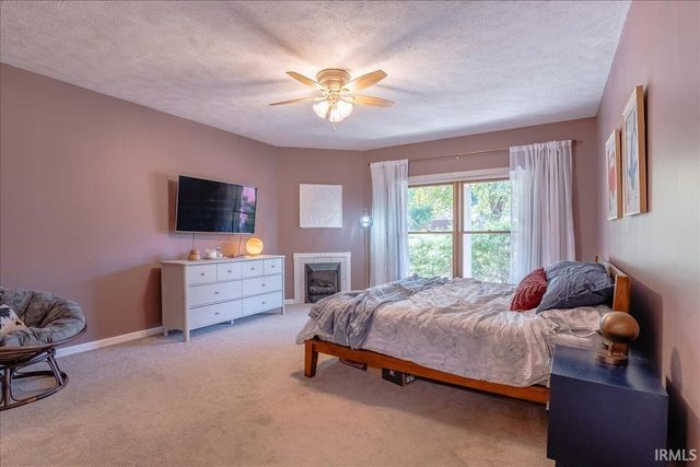 8201 Whitetail Trail, Evansville, IN 47711