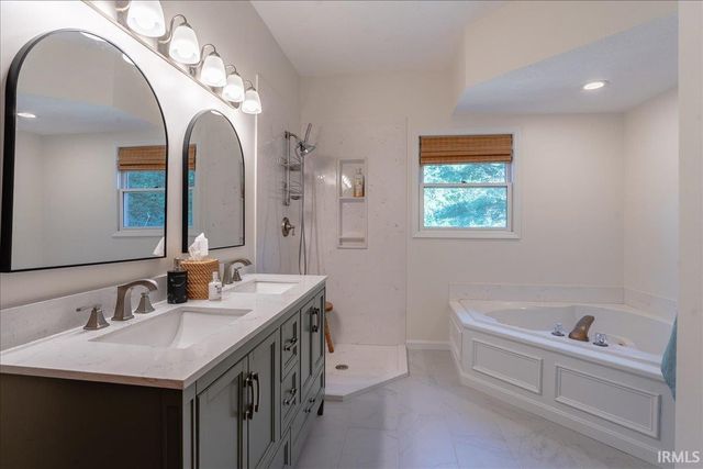 8201 Whitetail Trail, Evansville, IN 47711