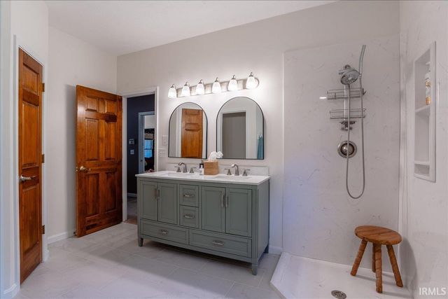 8201 Whitetail Trail, Evansville, IN 47711