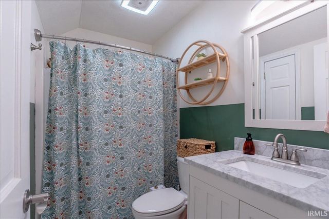 8201 Whitetail Trail, Evansville, IN 47711