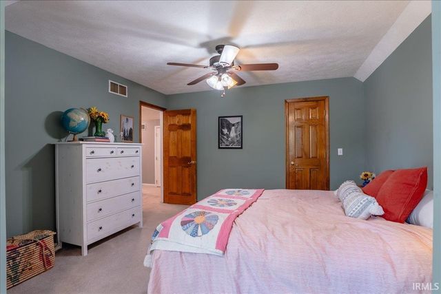 8201 Whitetail Trail, Evansville, IN 47711