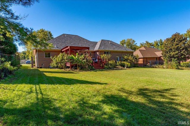 8201 Whitetail Trail, Evansville, IN 47711