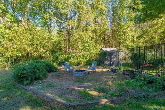 8201 Whitetail Trail, Evansville, IN 47711