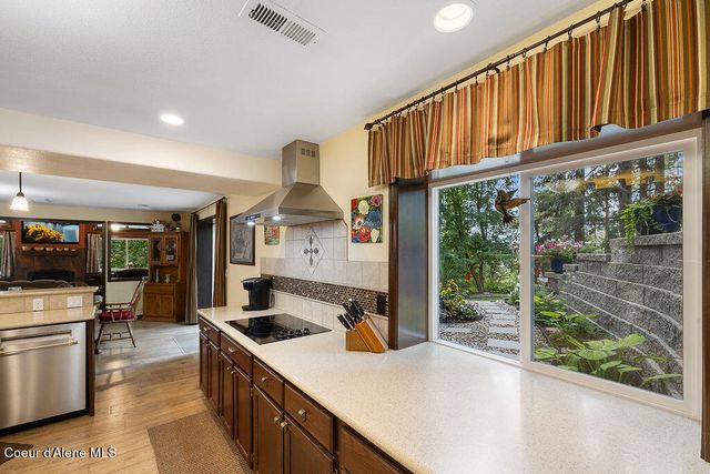 8827 W Heavenly View Ln, Coeur D'alene, ID 83814