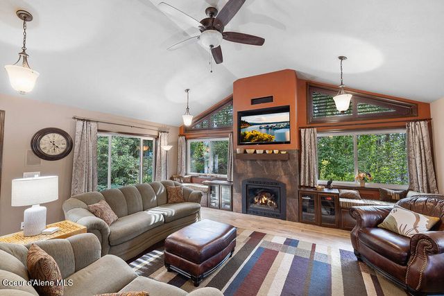 8827 W Heavenly View Ln, Coeur D'alene, ID 83814