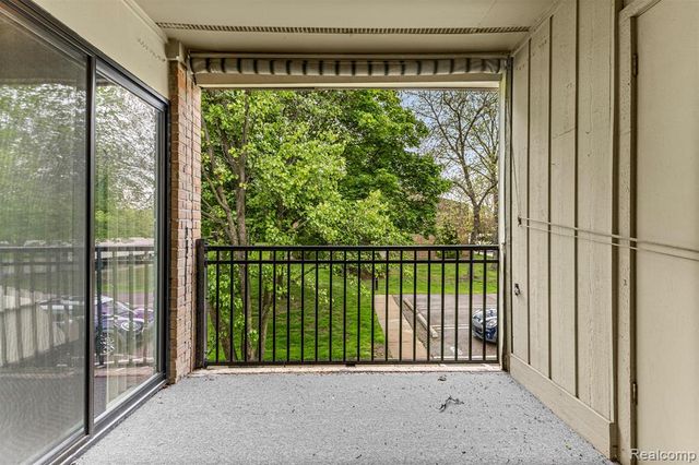 18403 University Park Drive, Livonia, MI 48152