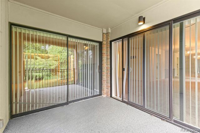 18403 University Park Drive, Livonia, MI 48152