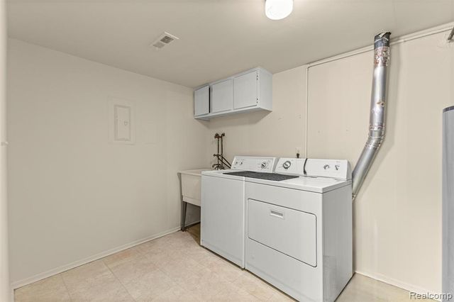 18403 University Park Drive, Livonia, MI 48152