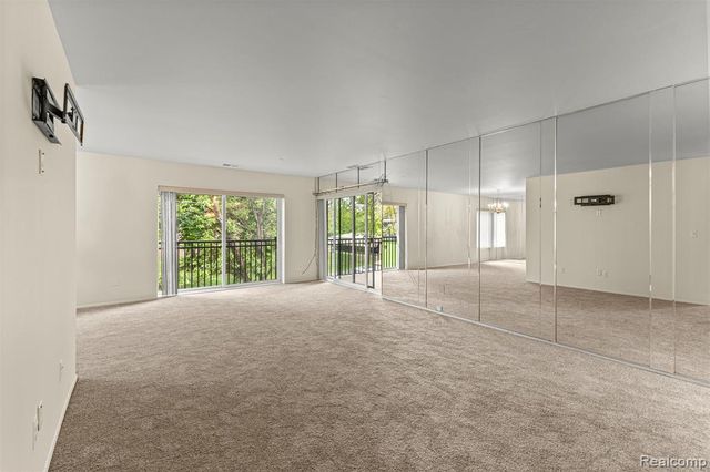 18403 University Park Drive, Livonia, MI 48152