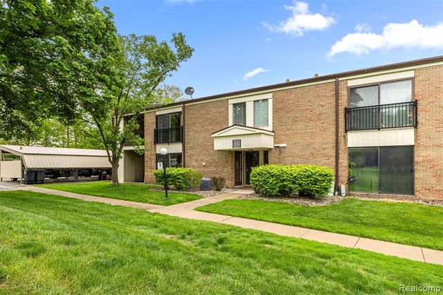 18403 University Park Drive, Livonia, MI 48152