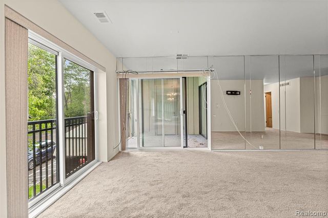 18403 University Park Drive, Livonia, MI 48152