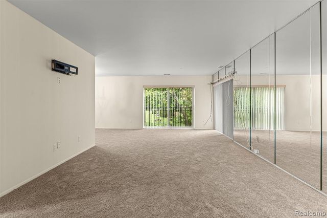18403 University Park Drive, Livonia, MI 48152