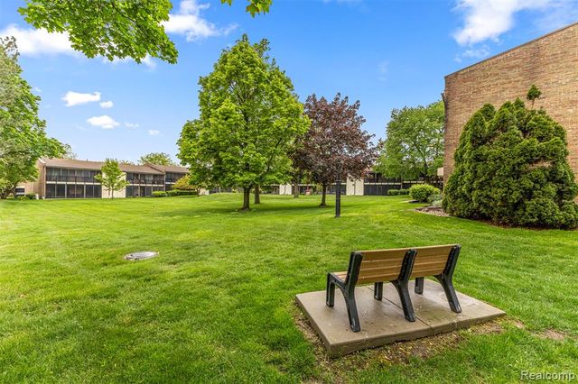 18403 University Park Drive, Livonia, MI 48152