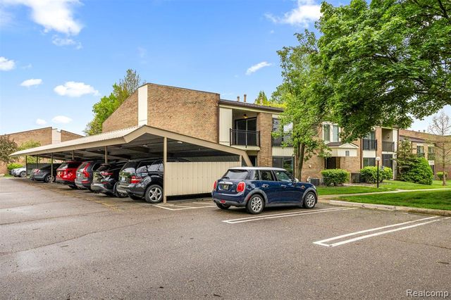 18403 University Park Drive, Livonia, MI 48152