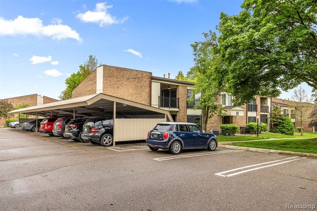 18403 University Park Drive, Livonia, MI 48152