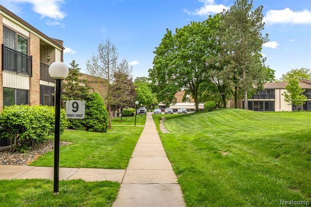 18403 University Park Drive, Livonia, MI 48152