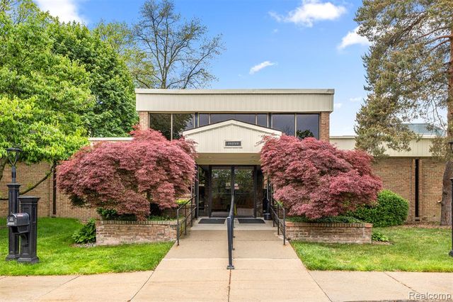 18403 University Park Drive, Livonia, MI 48152