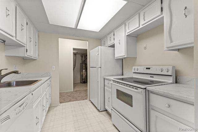 18403 University Park Drive, Livonia, MI 48152
