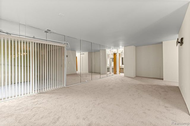 18403 University Park Drive, Livonia, MI 48152