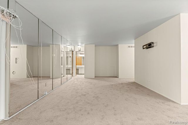18403 University Park Drive, Livonia, MI 48152