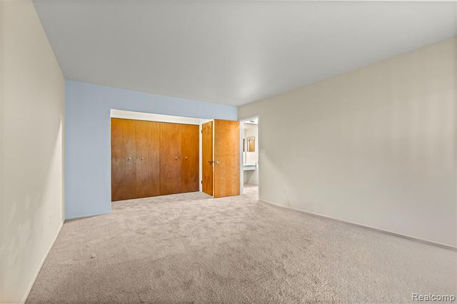 18403 University Park Drive, Livonia, MI 48152