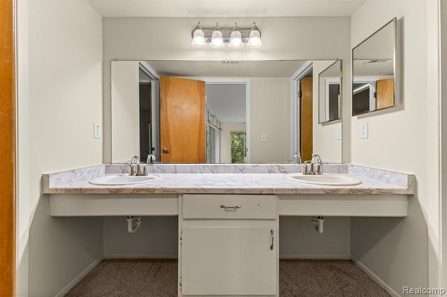18403 University Park Drive, Livonia, MI 48152