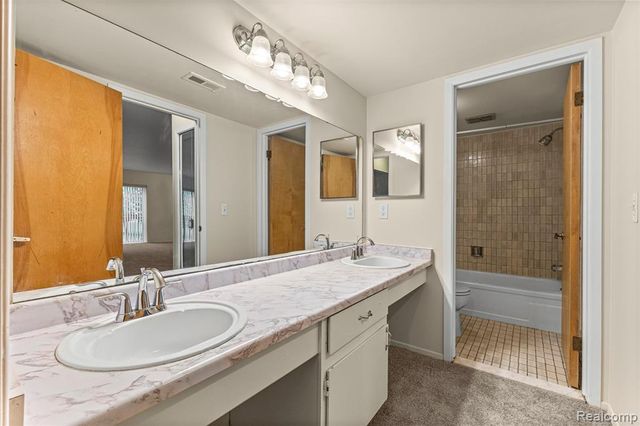 18403 University Park Drive, Livonia, MI 48152