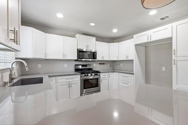 95 Orchard St, Yuba City, CA 95991