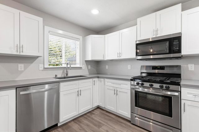 95 Orchard St, Yuba City, CA 95991