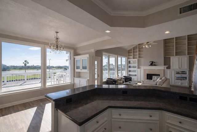 431 Hana Drive, Tiki Island, TX 77554