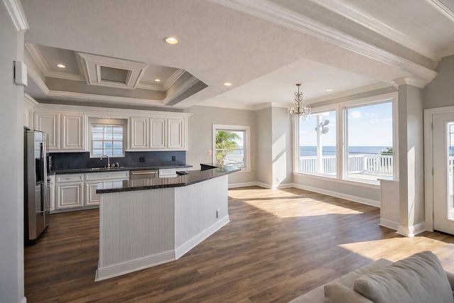 431 Hana Drive, Tiki Island, TX 77554