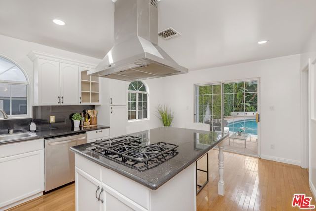 12118 Viewcrest Road, Studio City (los Angeles), CA 91604