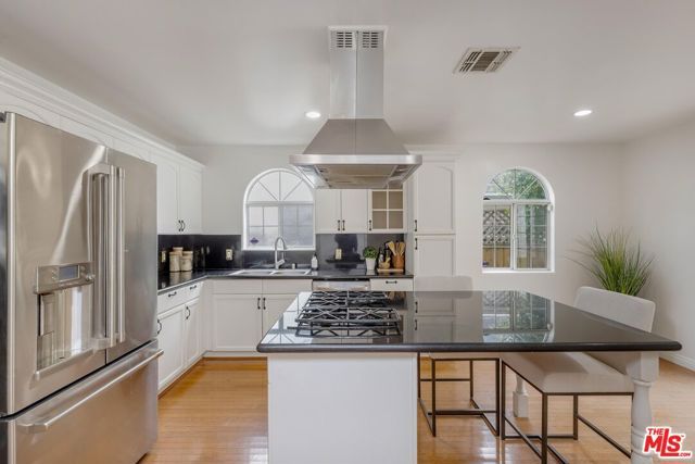 12118 Viewcrest Road, Studio City (los Angeles), CA 91604