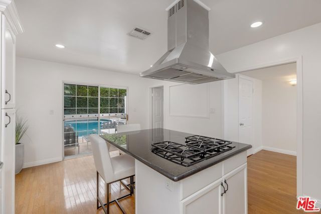 12118 Viewcrest Road, Studio City (los Angeles), CA 91604