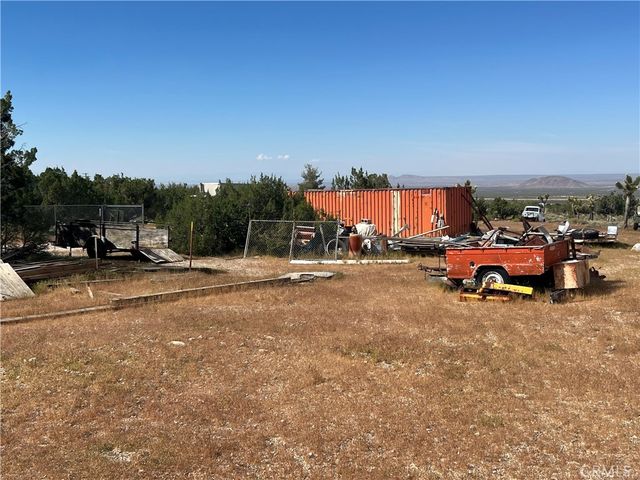 30837 235th E, Llano, CA 93544