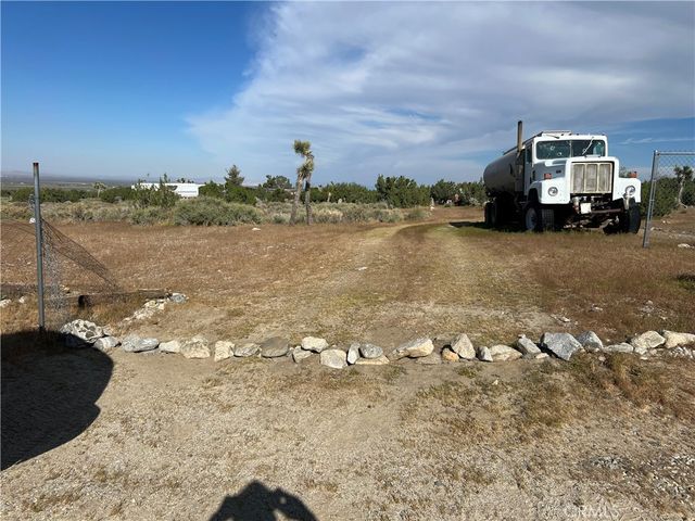 30837 235th E, Llano, CA 93544