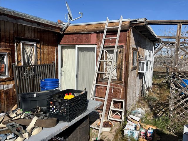 30837 235th E, Llano, CA 93544