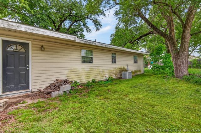 221 Spring Road, Bartlesville, OK 74003