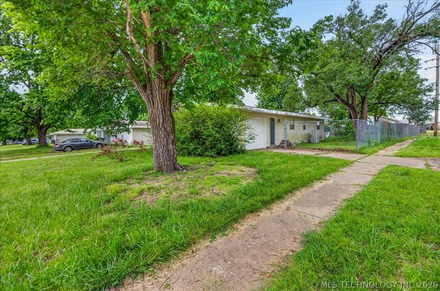 221 Spring Road, Bartlesville, OK 74003