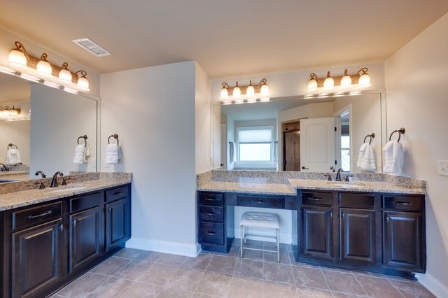 8050 Fenwick Ln, Spring Hill, TN 37174